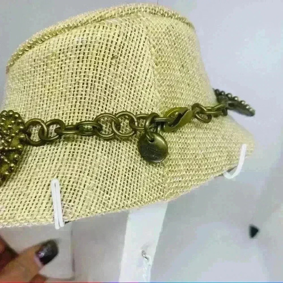 Vintage unique Avant garde medallion rhinestones - Picture 4 of 8